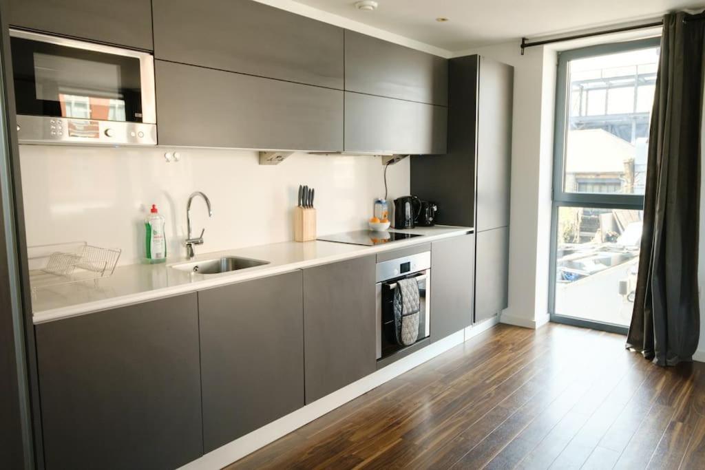 Apartamento Modern 2 Bed Flat In East Londres