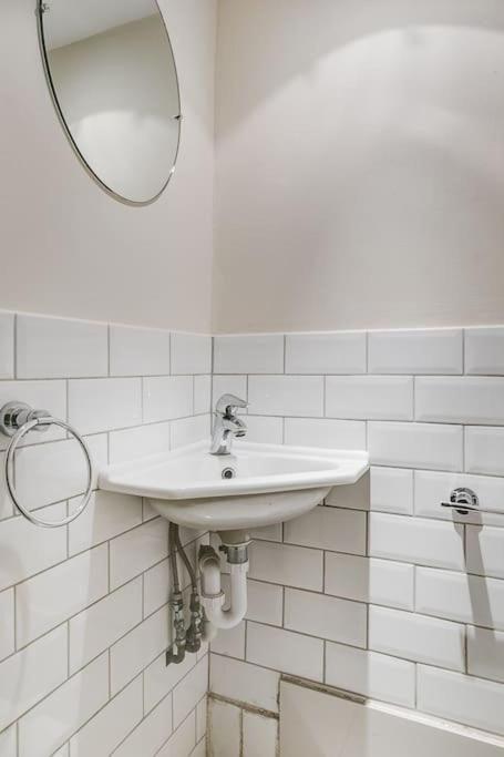 Chic 3 Bedroom Brixtonclapham Near Tube Apartment