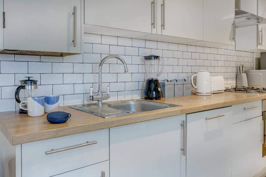 Chic 3 Bedroom Brixtonclapham Near Tube Apartment London