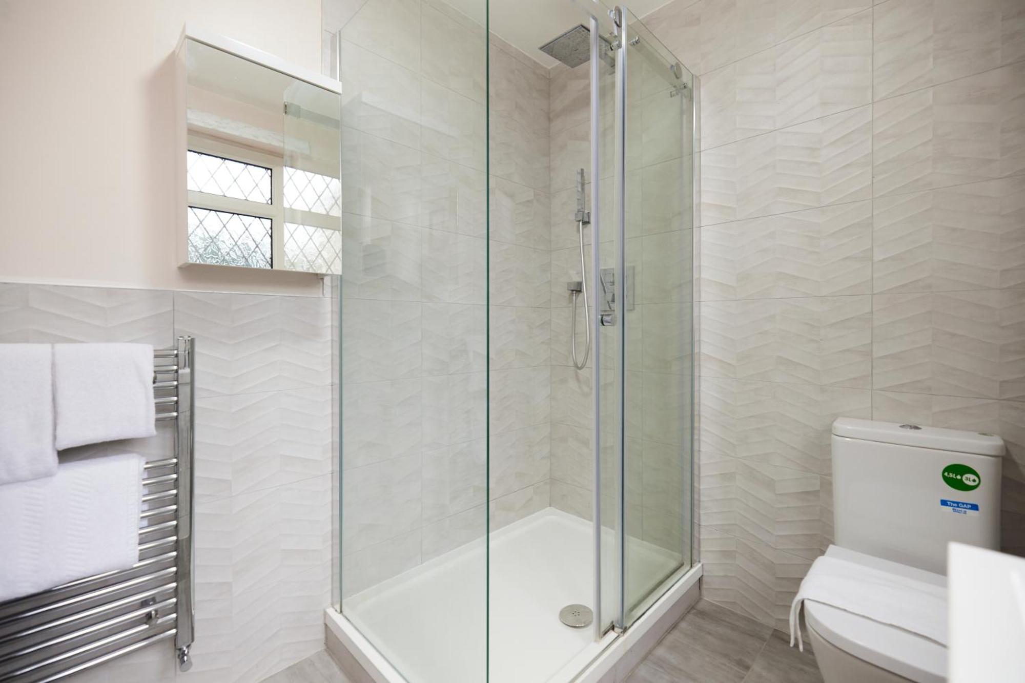 Apartment The Redbridge Sanctuary - Spacious 3bdr House With Garden London