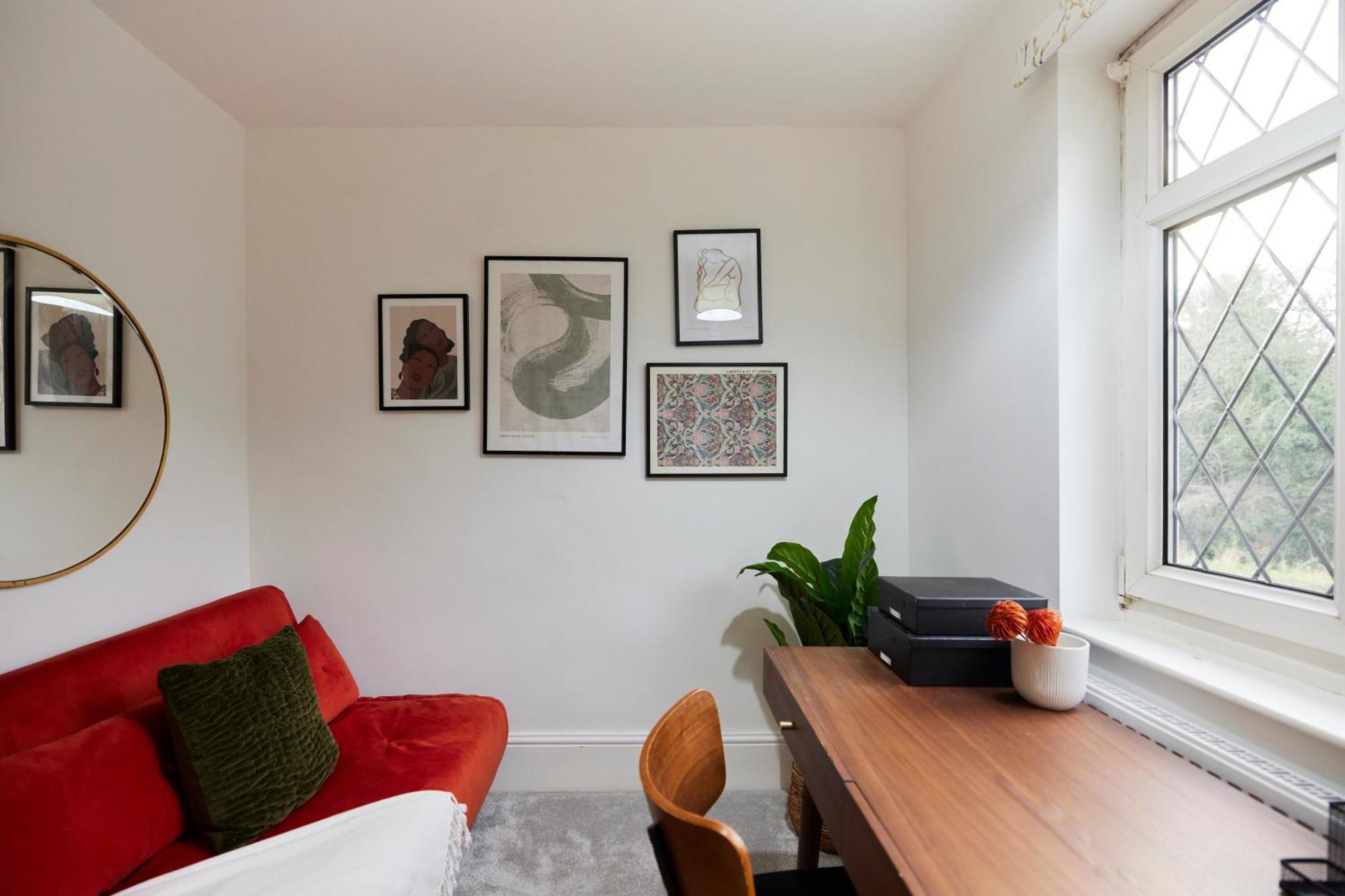 The Redbridge Sanctuary - Spacious 3bdr House With Garden Apartment London