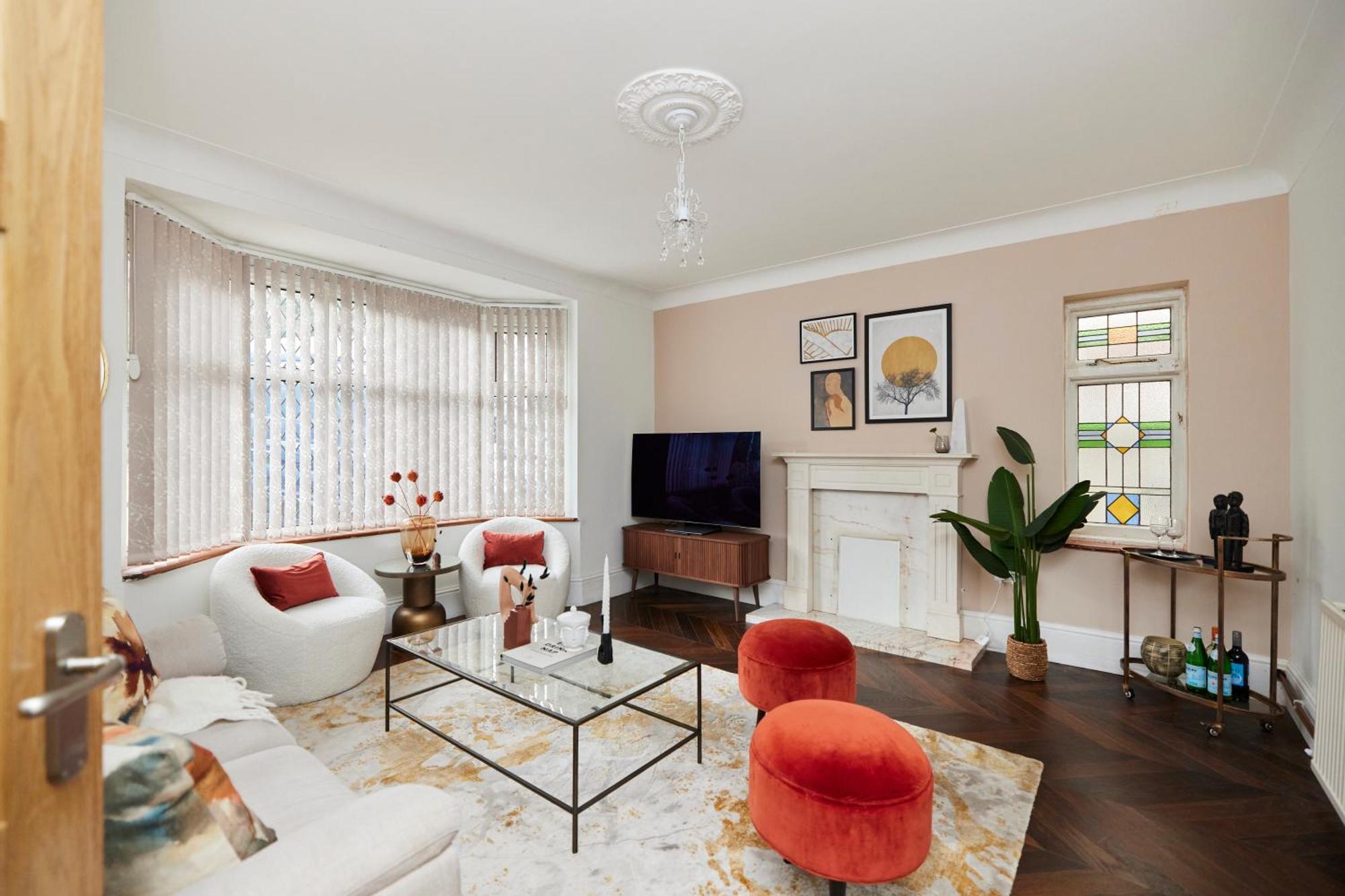 The Redbridge Sanctuary - Spacious 3bdr House With Garden London