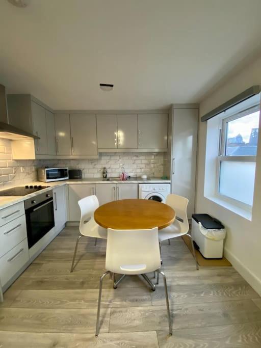 #7 Prime Living Location Apartment *