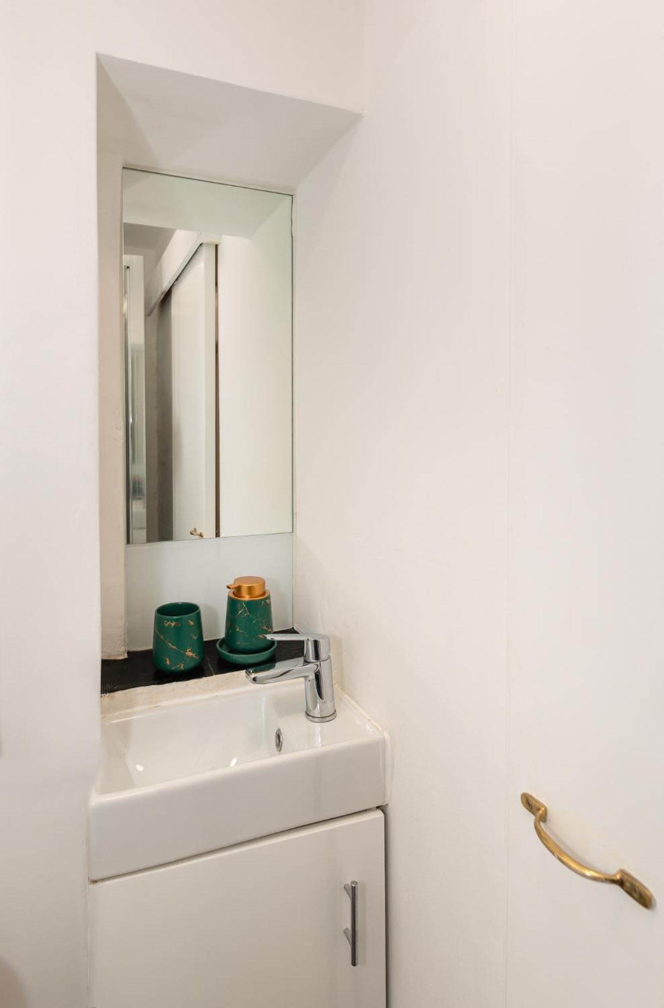 Chic Apartment, Bus 18 To Euston In 30 Min. London