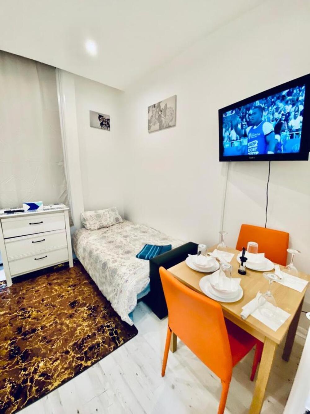 Ground Floor Flat Hyde Park Apartment *