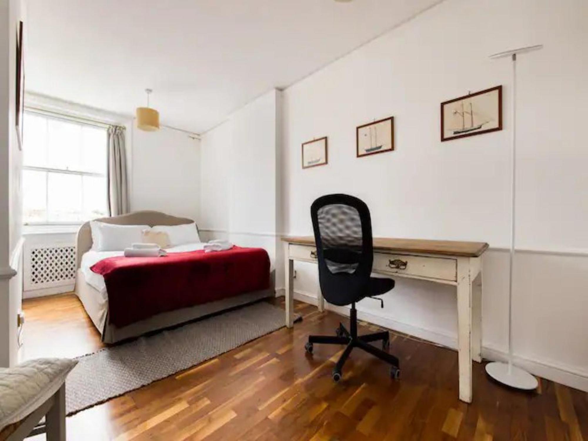 Pass The Keys Spacious And 2 Bedroom Flat In Chelsea London