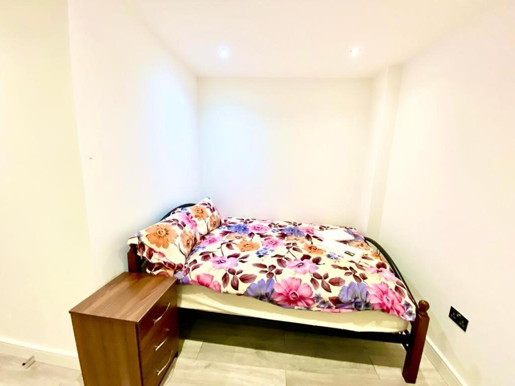 Comfortable One Bedroom Flat With Free Car Park In Apartamento