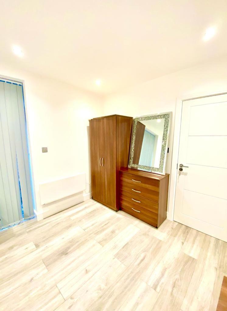 Apartamento Comfortable One Bedroom Flat With Free Car Park In Londres