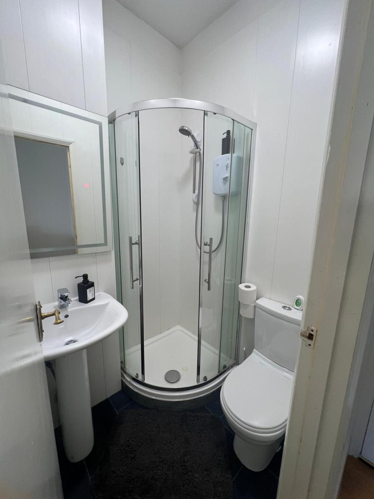 Affordable In Shared Flat, Bridge Privatunterkunft