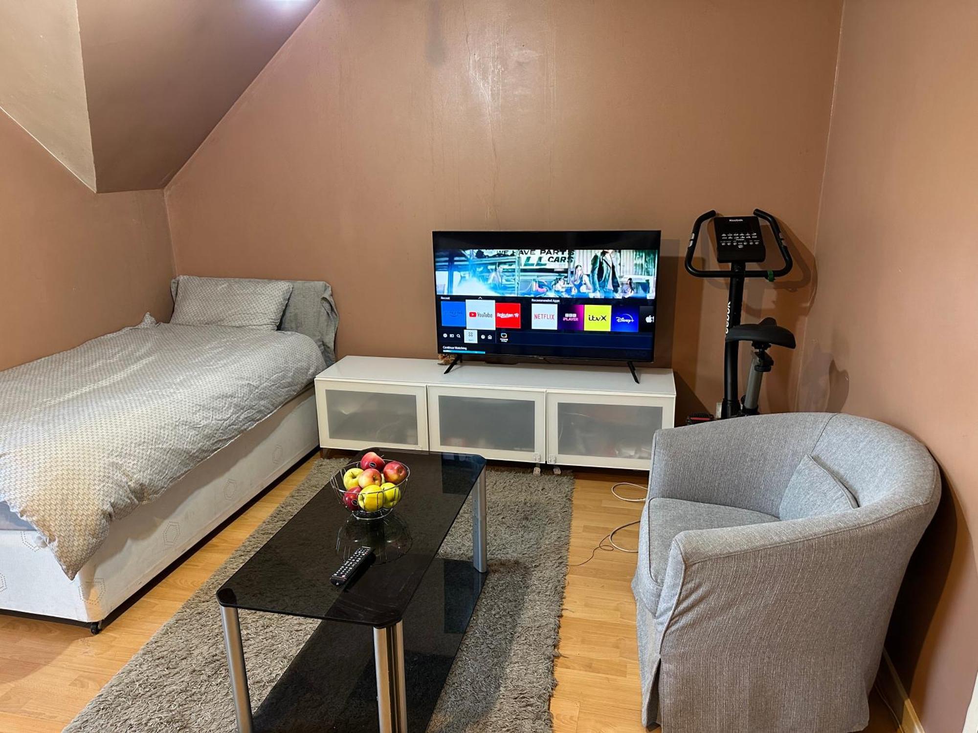 Homestay Wembley Serviced Apartment, 20mins From Central *