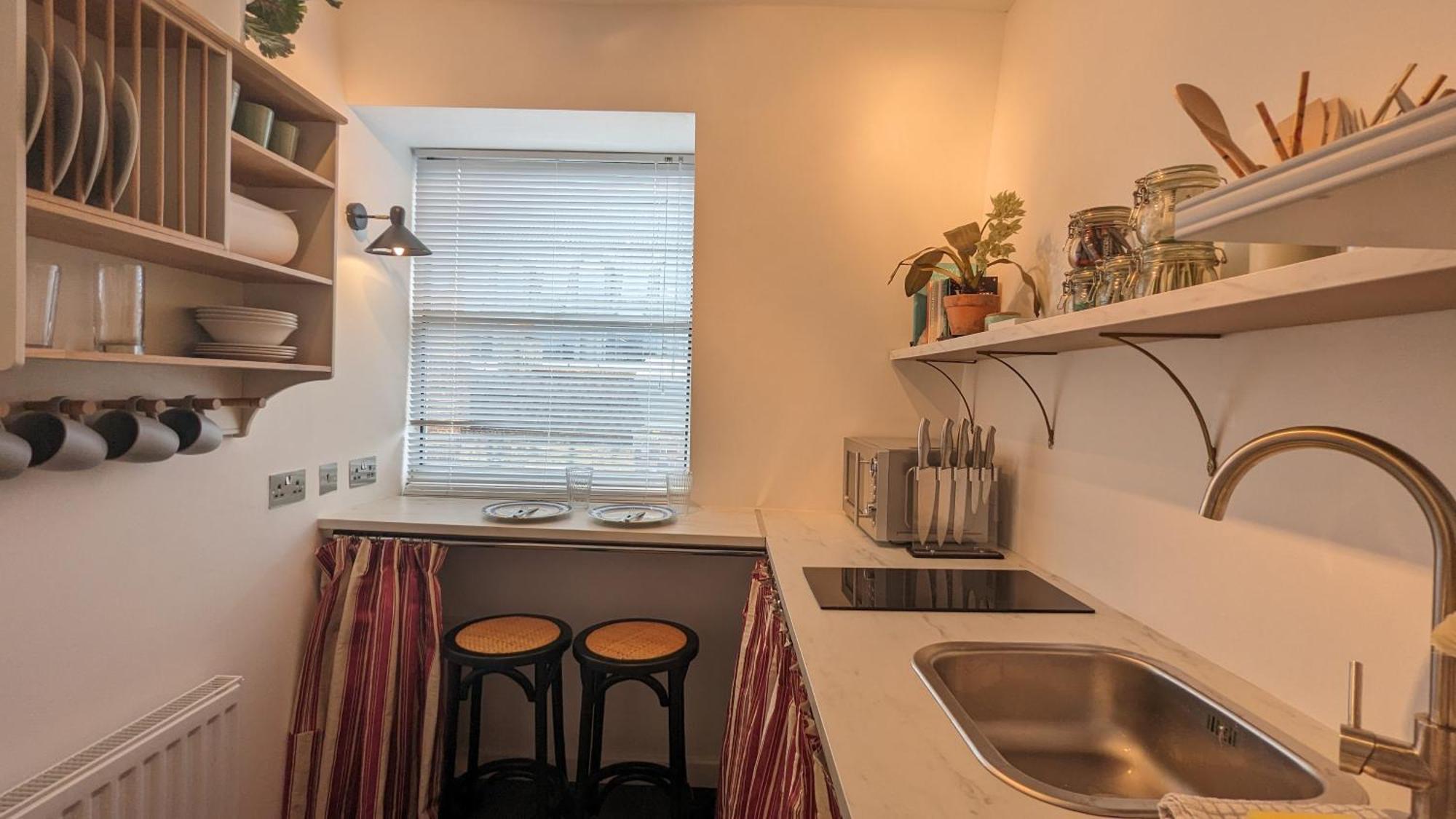 Old Compton Apartamento: Charming Retreat For Mature Guests Apartment *