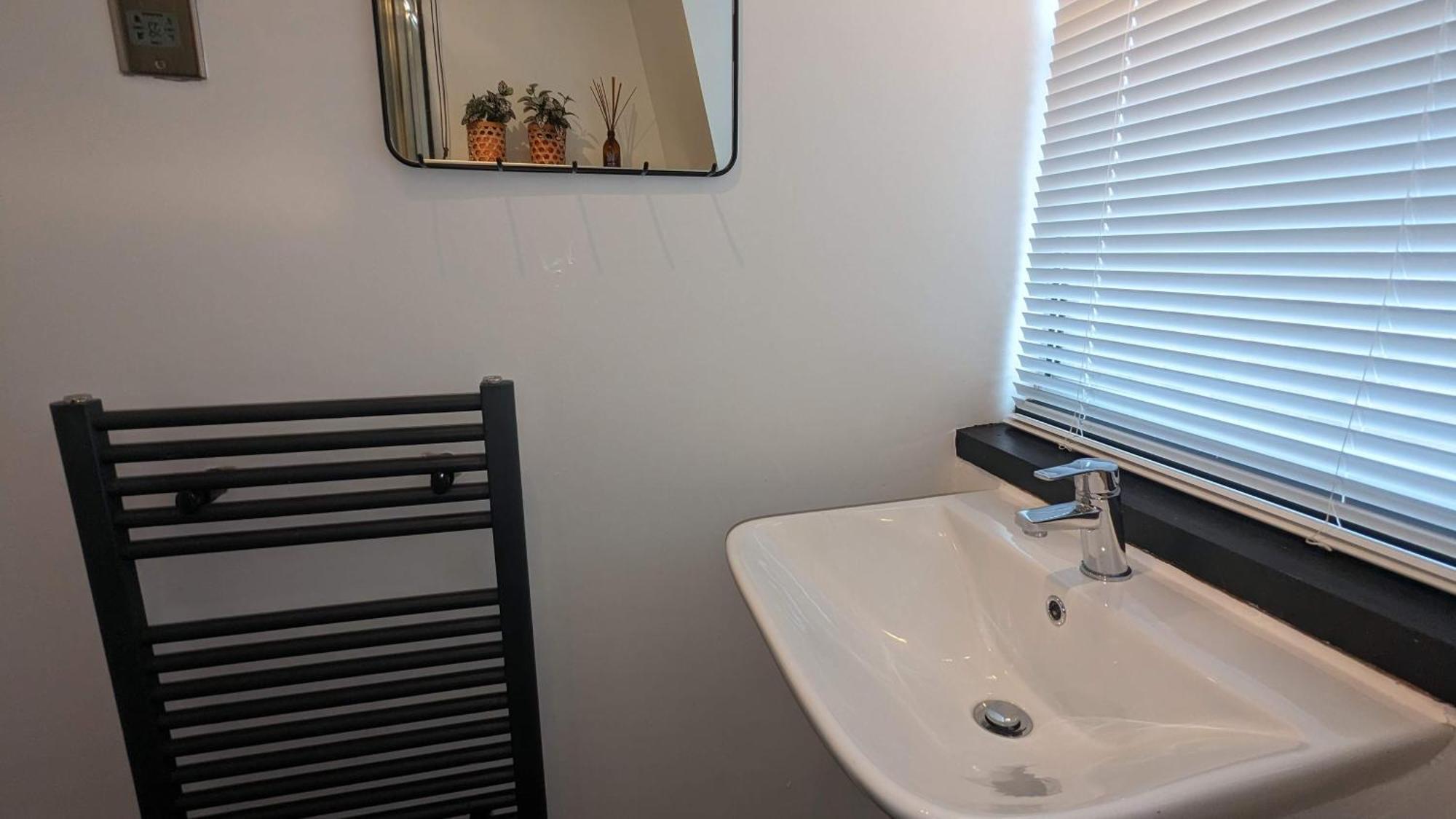 Old Compton Apartamento: Charming Retreat For Mature Guests *