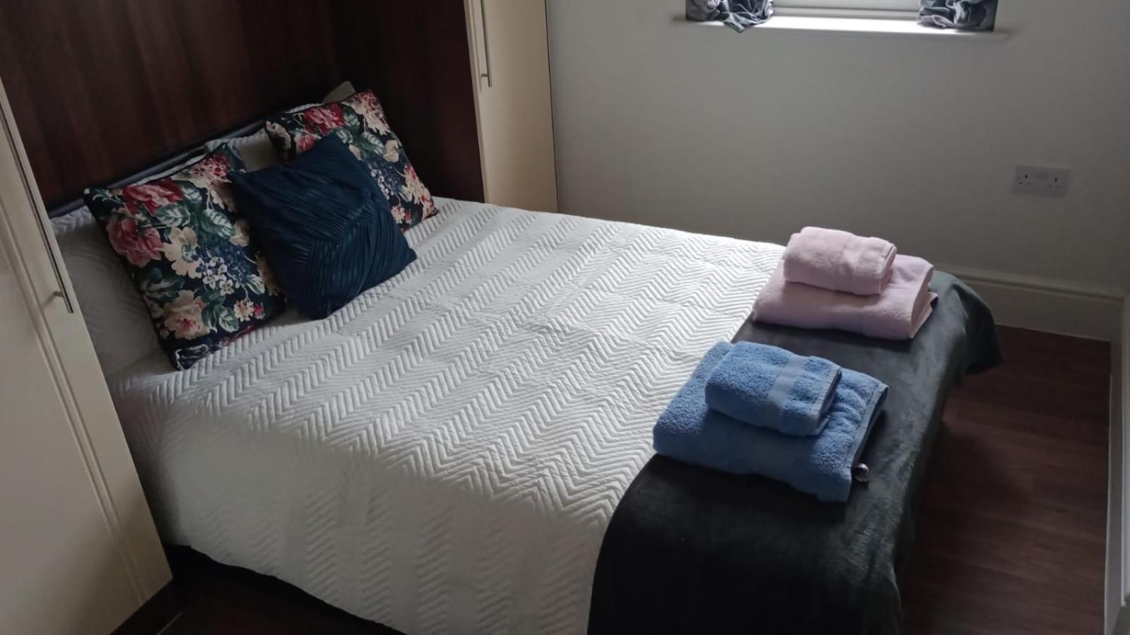 Notting Hill Next Door Bedroom In The Share Flat Londres