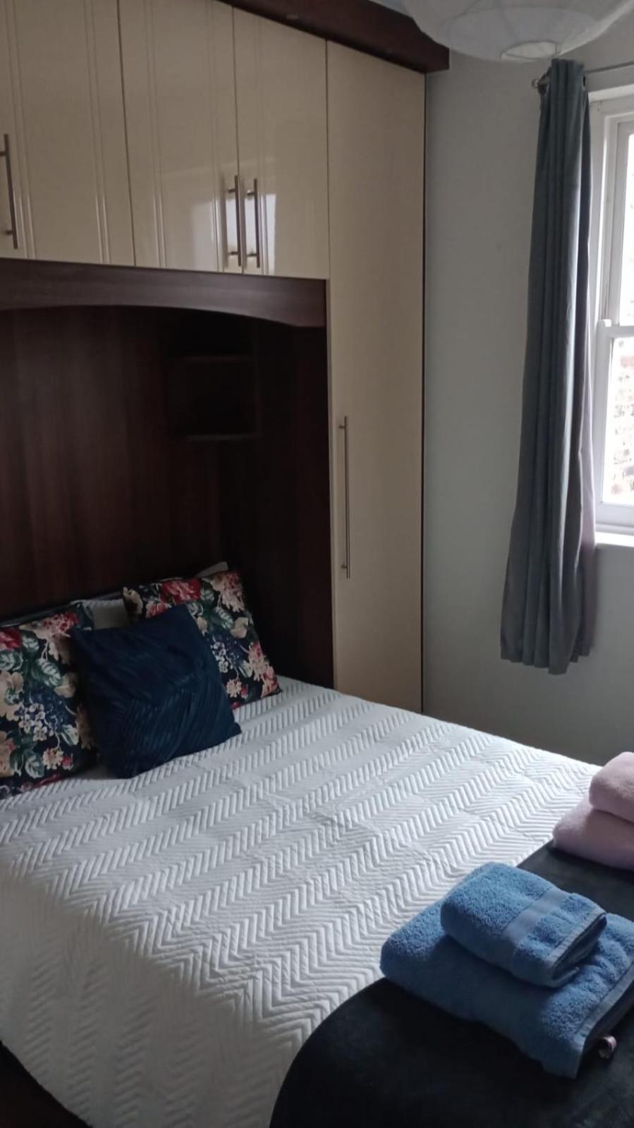 Casa de hóspedes Notting Hill Next Door Bedroom In The Share Flat Londres