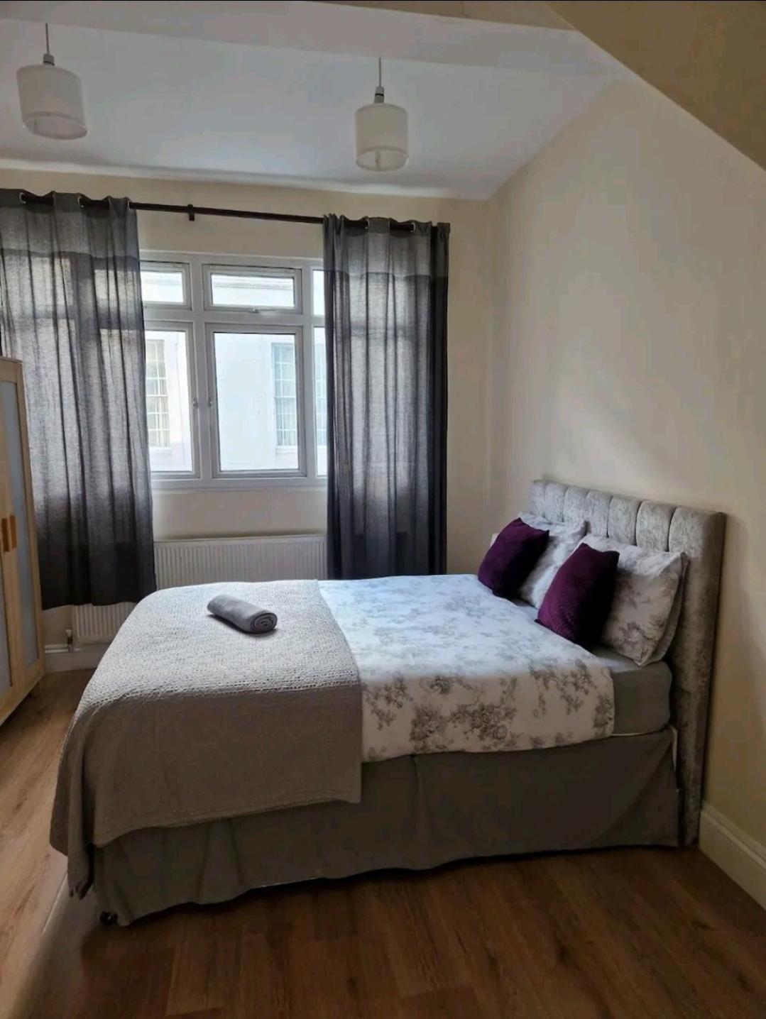 Affordable In Shared Flat, Bridge Privatunterkunft