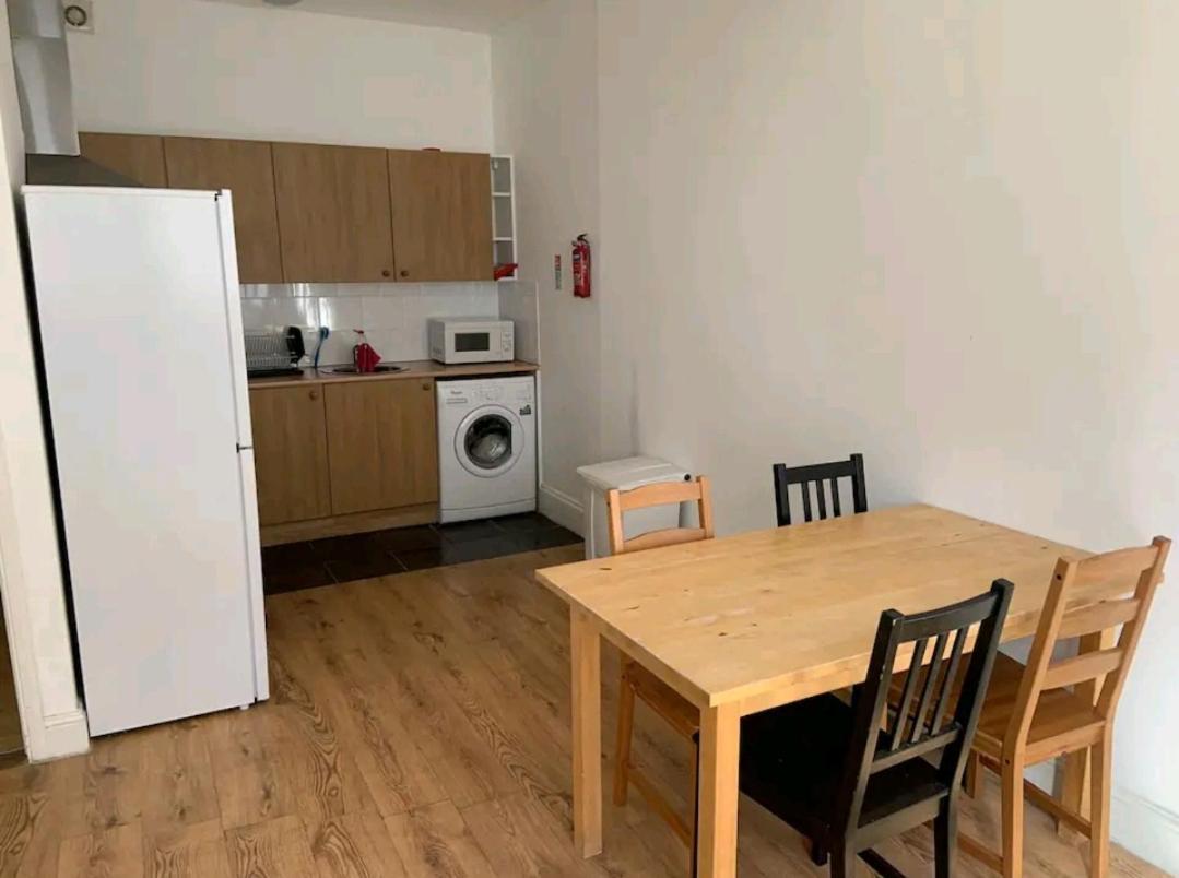 Privatunterkunft Affordable In Shared Flat, Bridge
