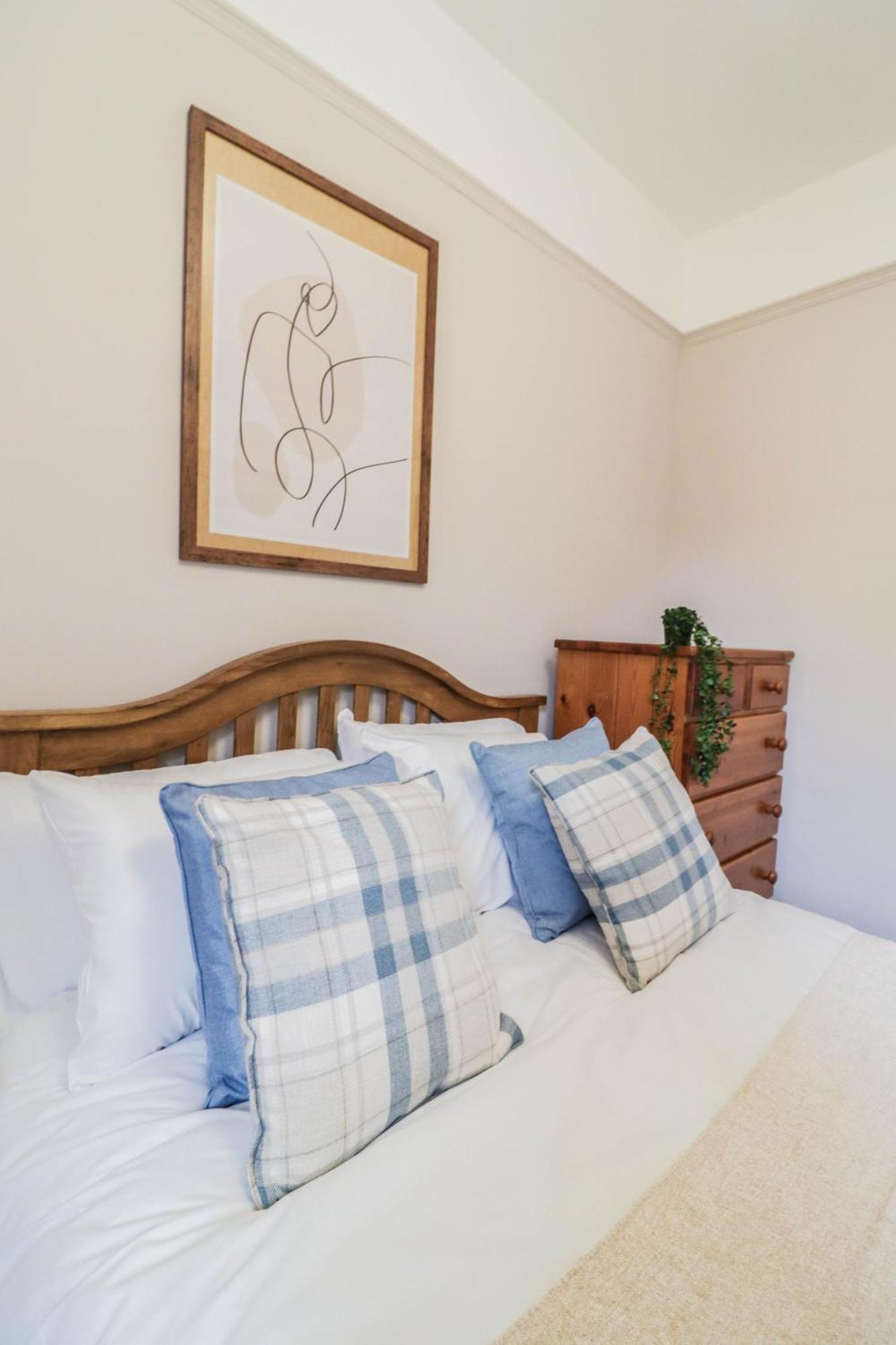 Stunning 5 Bed House In Clapham - Free Wifi! *