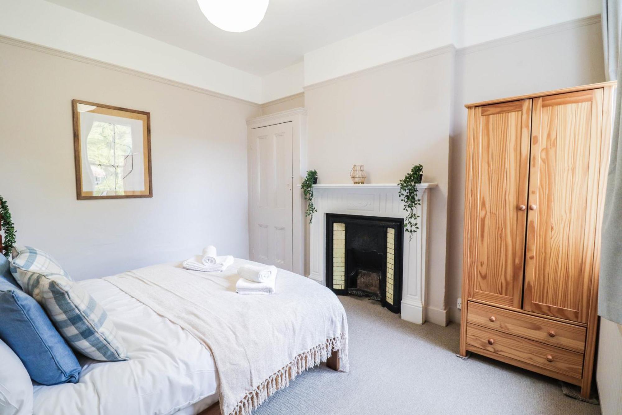 Stunning 5 Bed House In Clapham - Free Wifi!