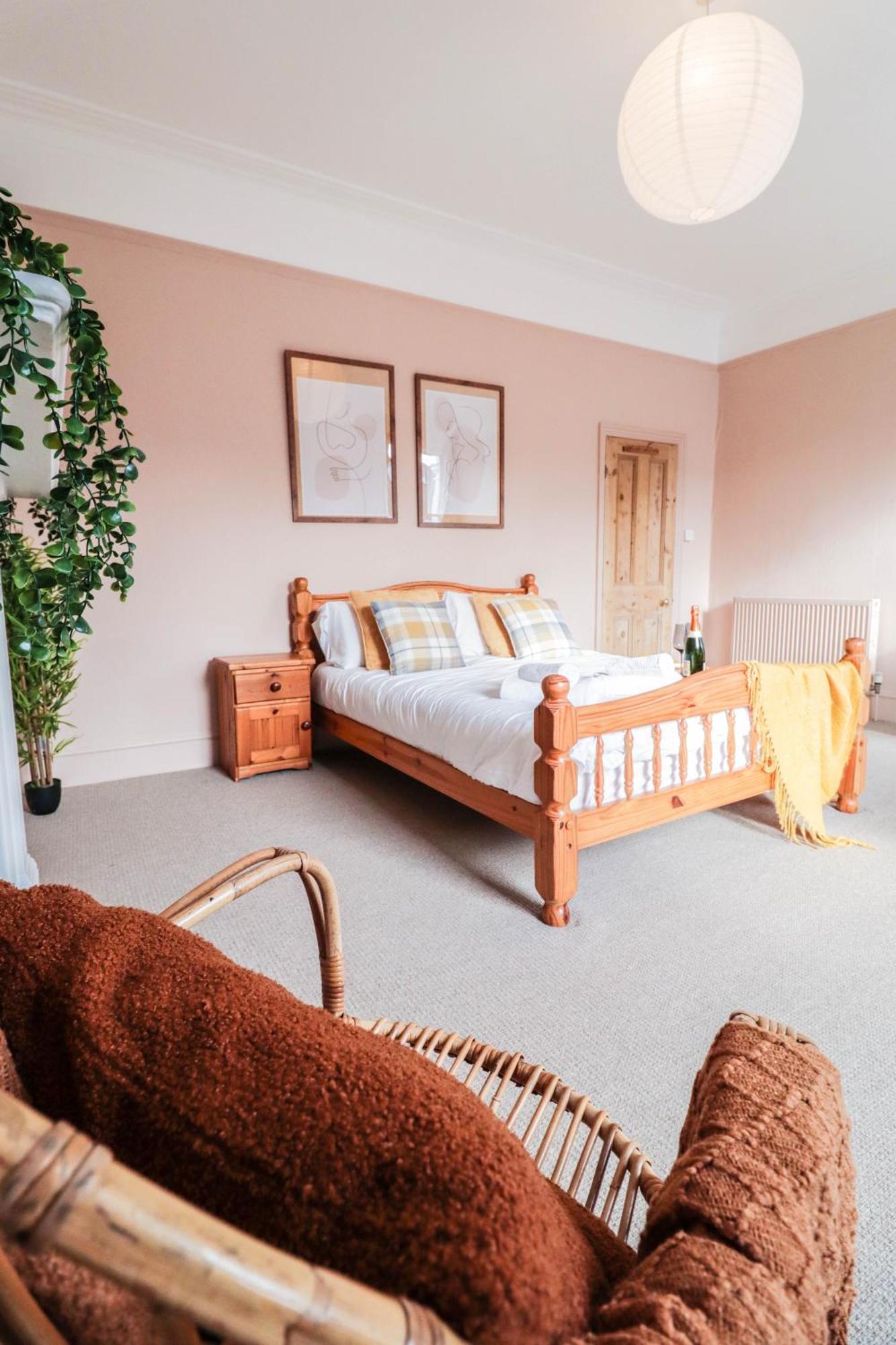 Stunning 5 Bed House In Clapham - Free Wifi! *