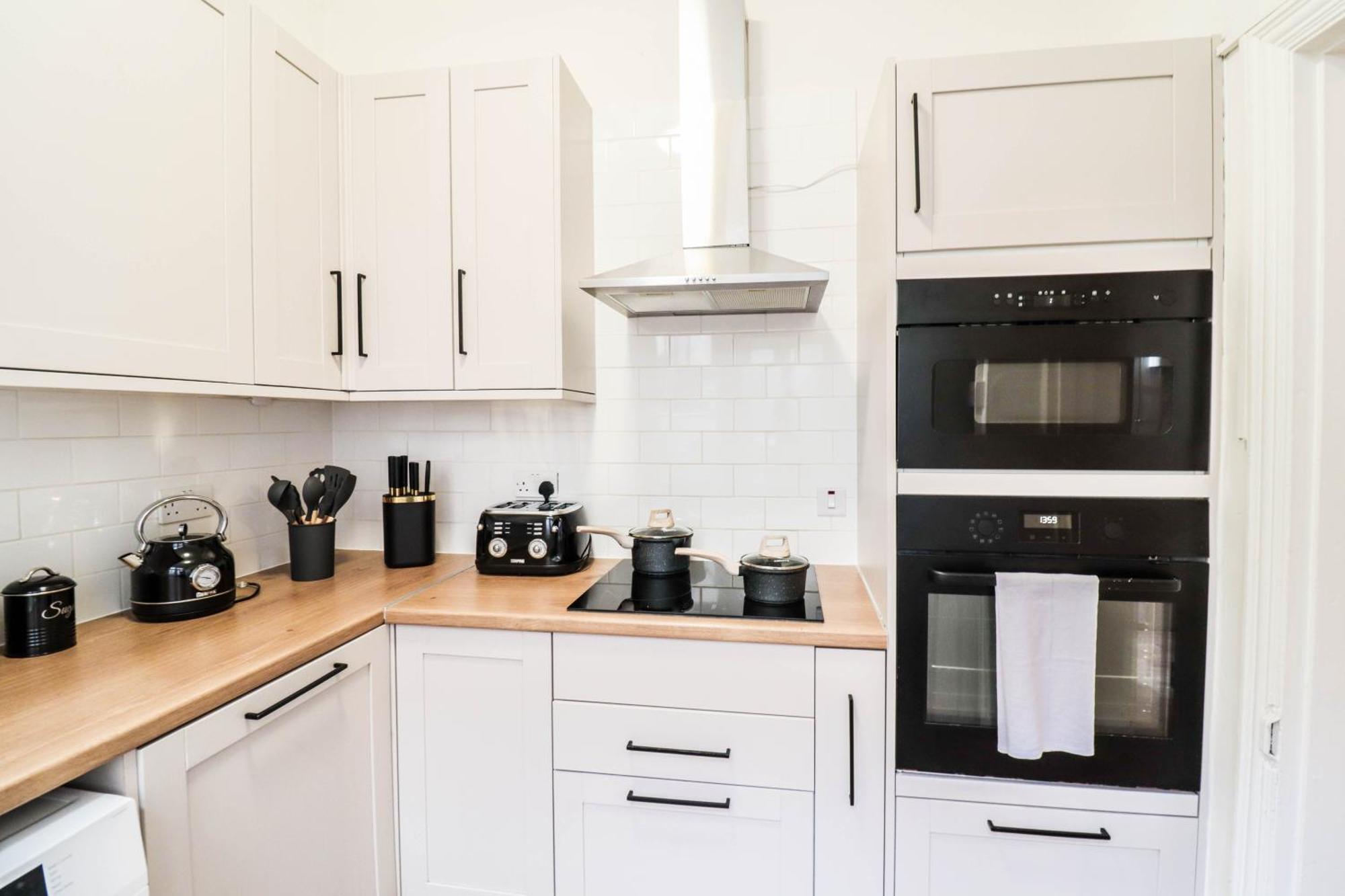 Stunning 5 Bed House In Clapham - Free Wifi!