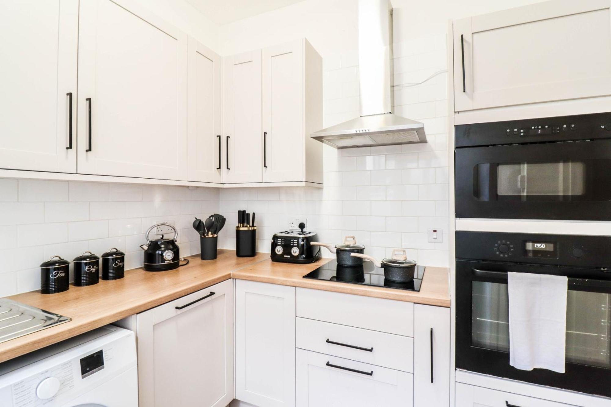 Stunning 5 Bed House In Clapham - Free Wifi! *