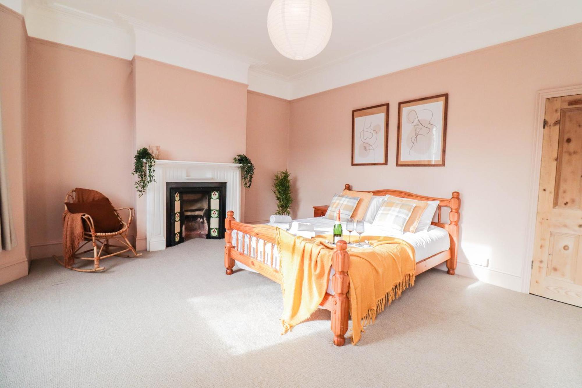 Stunning 5 Bed House In Clapham - Free Wifi!
