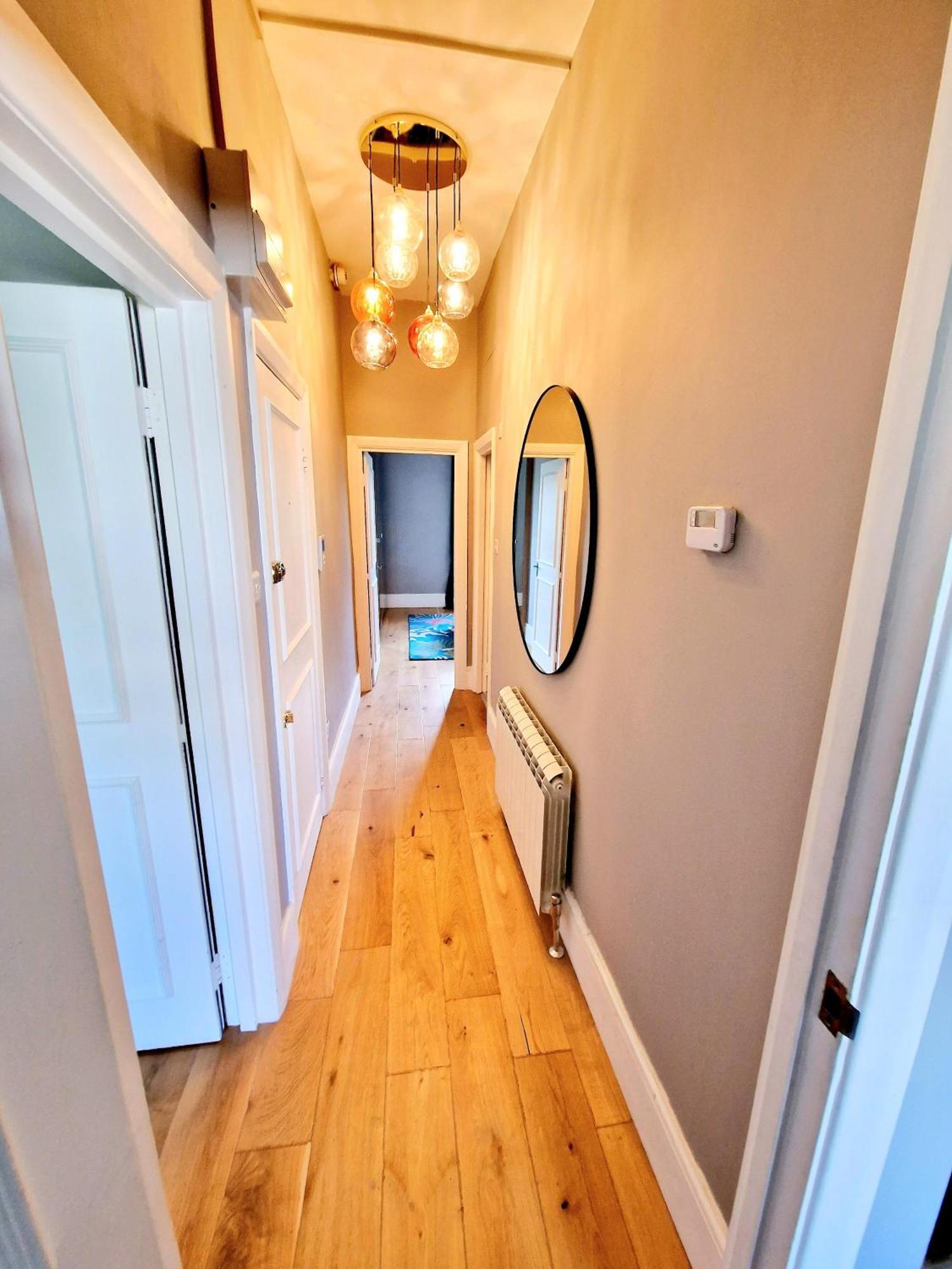 Gorgeous Hyde Park With Elevator Access By Tube Metro Stations *