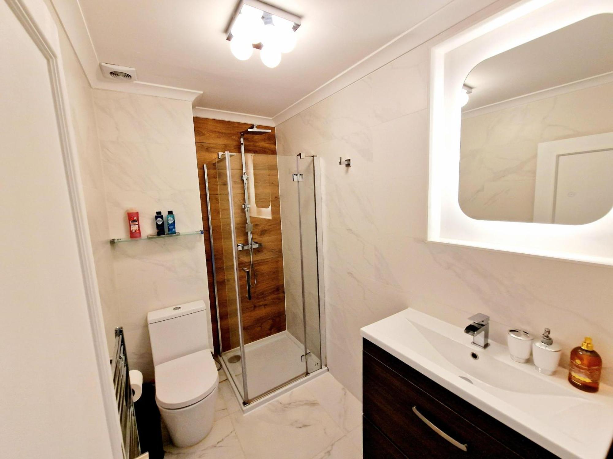 Gorgeous Hyde Park With Elevator Access By Tube Metro Stations London