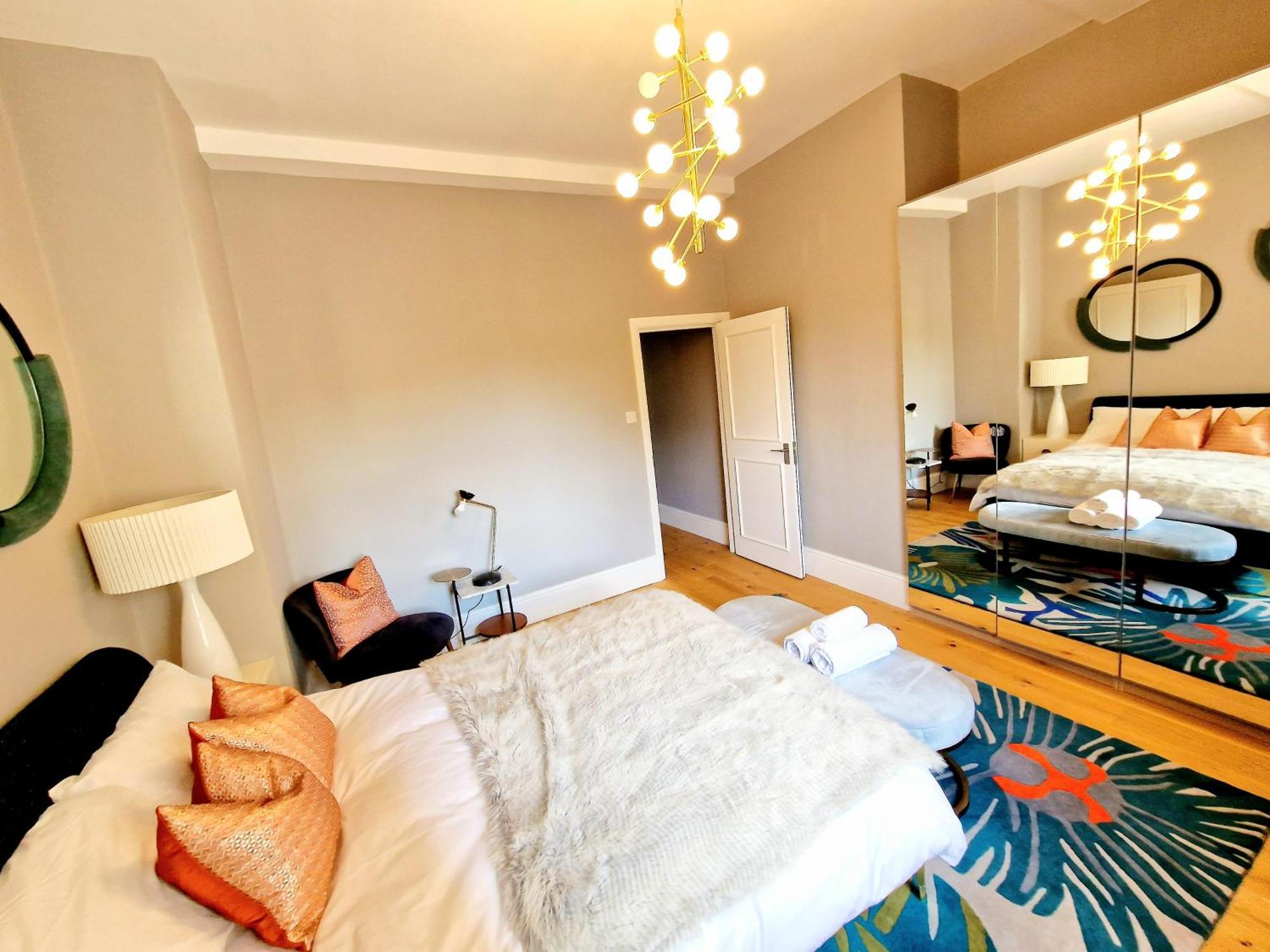 Gorgeous Hyde Park With Elevator Access By Tube Metro Stations Apartment