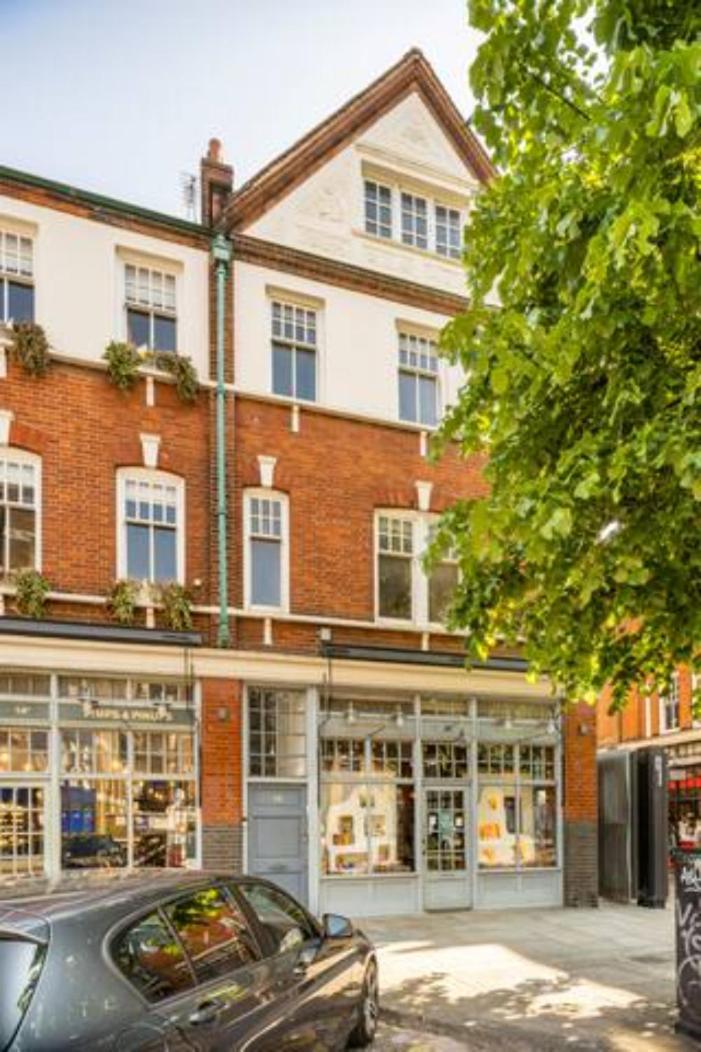 Three-storey, Renovated 1890s Heritage In Spitalfields Market Apartment London
