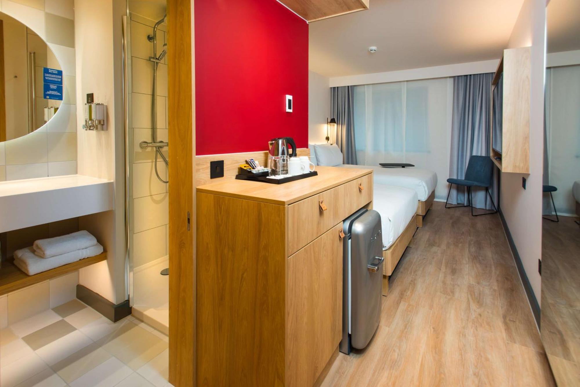 Hampton By Hilton Park Royal Hotel London