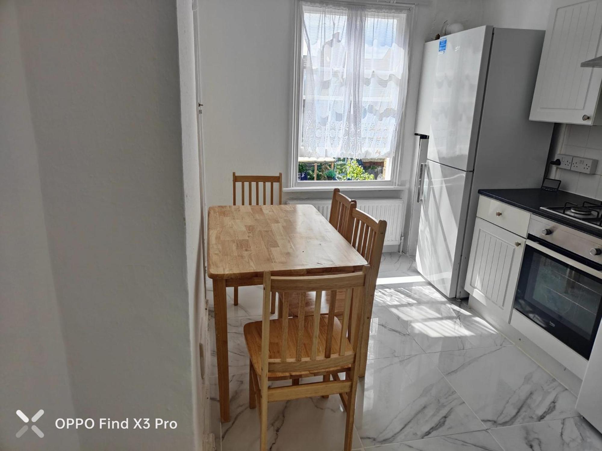 East 2 Bedroom * London