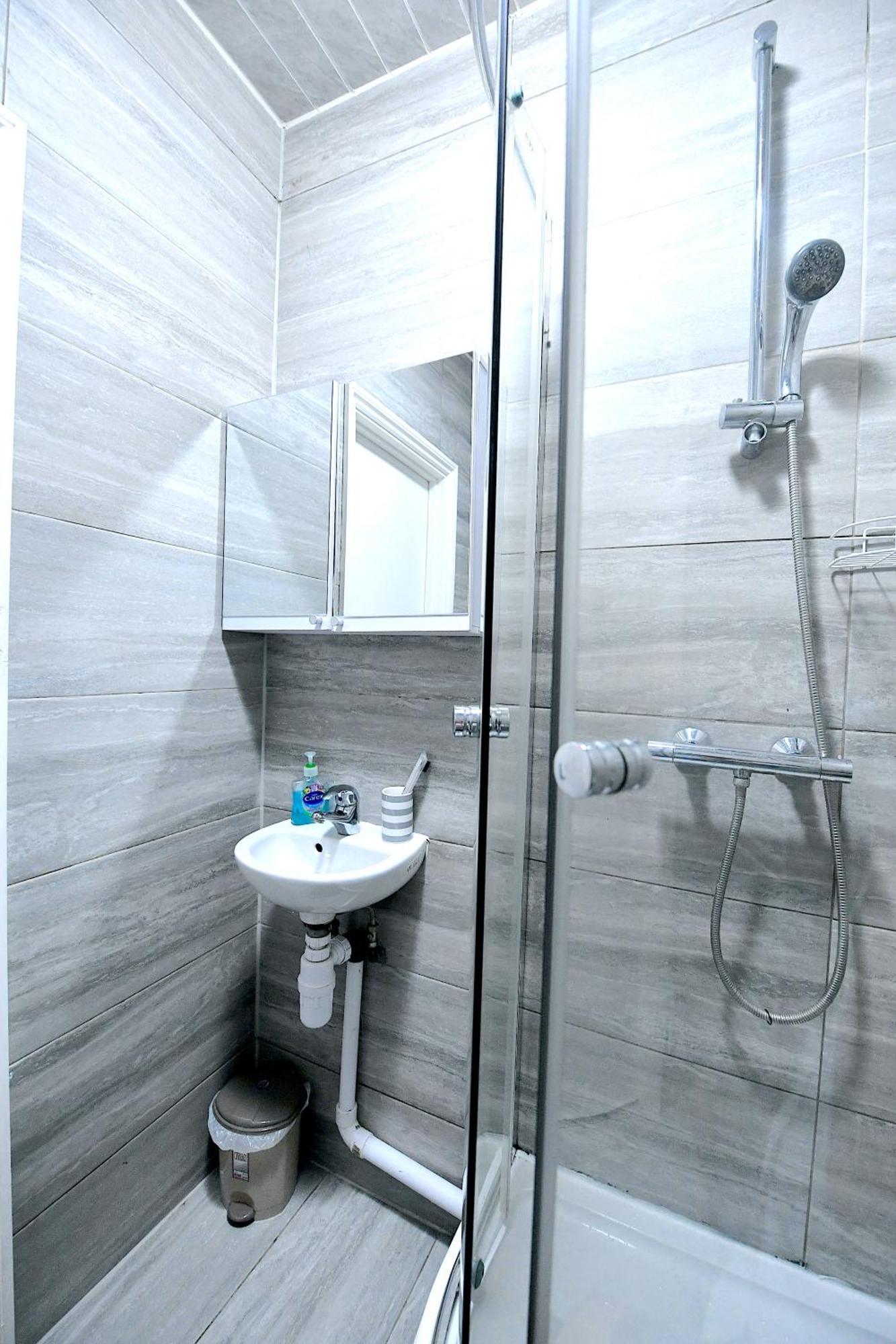 Apartment Near Seven Sisters *