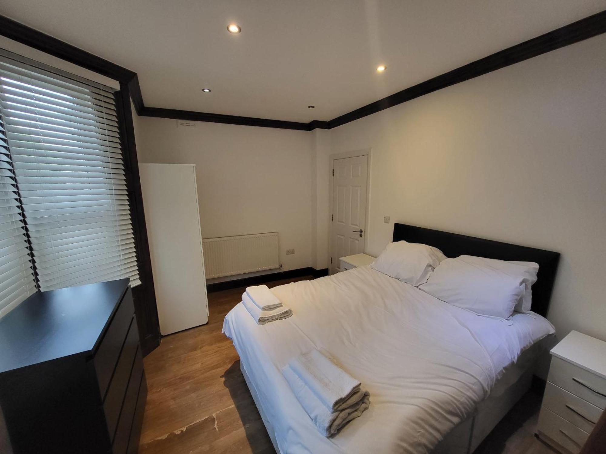 Large 4 Bedroom House In London