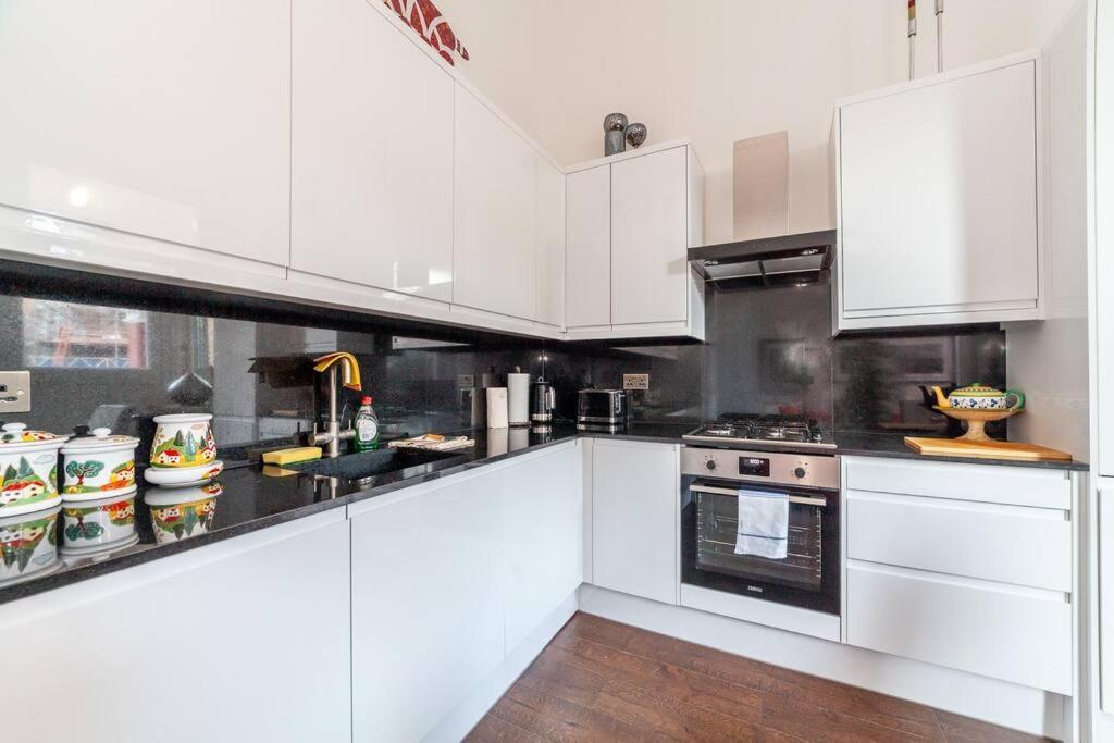 Modern & Trendy 1-bed In Earl's Court! Apartamento *