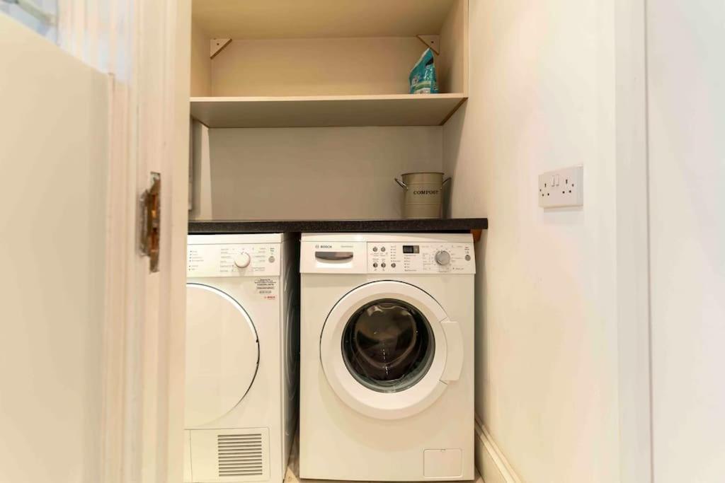 Spacious And Cosy 3brs 5f House In Heart Of Villa London