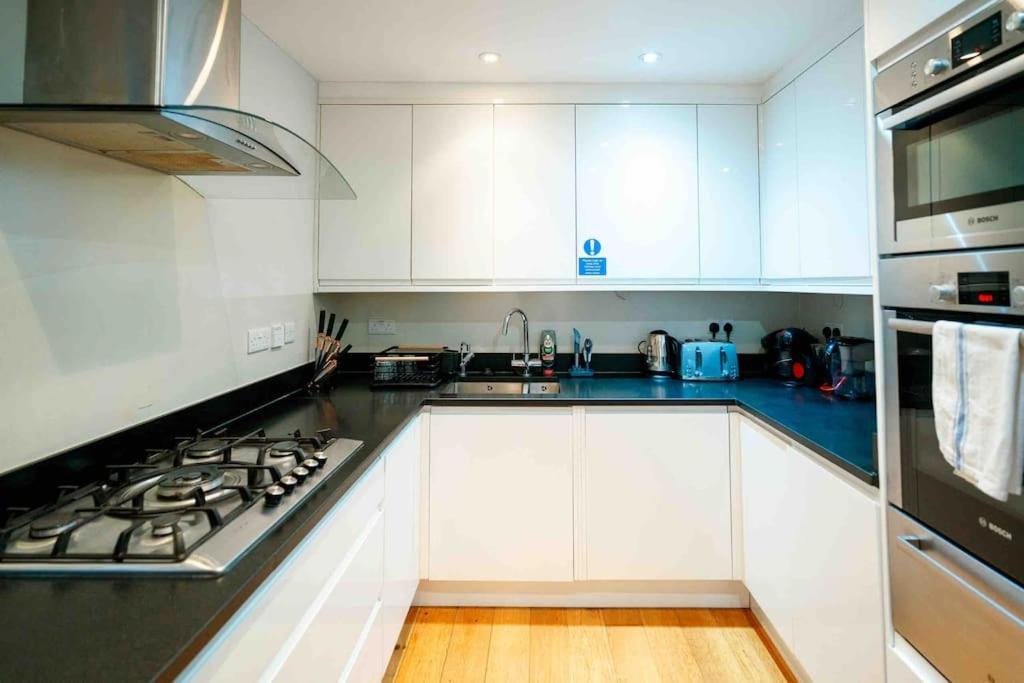 Spacious And Cosy 3brs 5f House In Heart Of Villa *