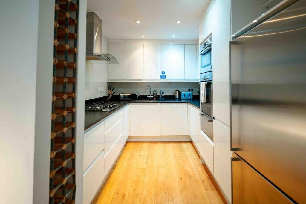 Spacious And Cosy 3brs 5f House In Heart Of London