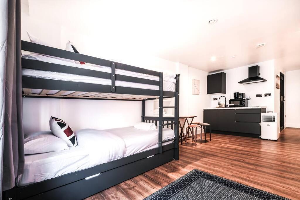 Spacious In Piccadilly Sleep 6 Vrb Londres