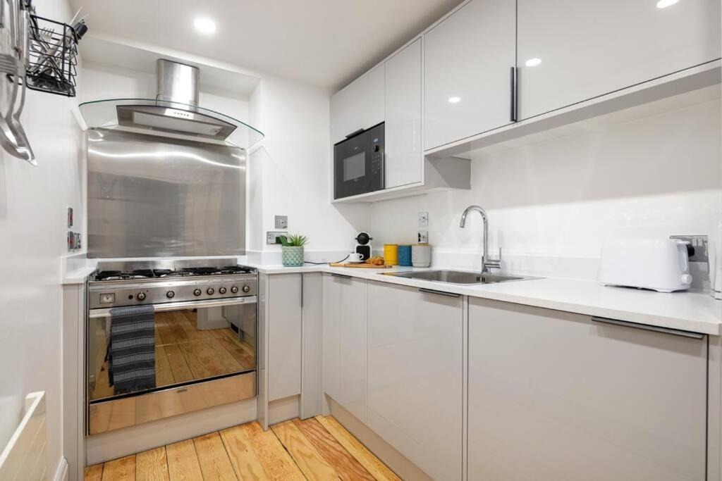Apartment Prime Covent Garden Gem With Air-con