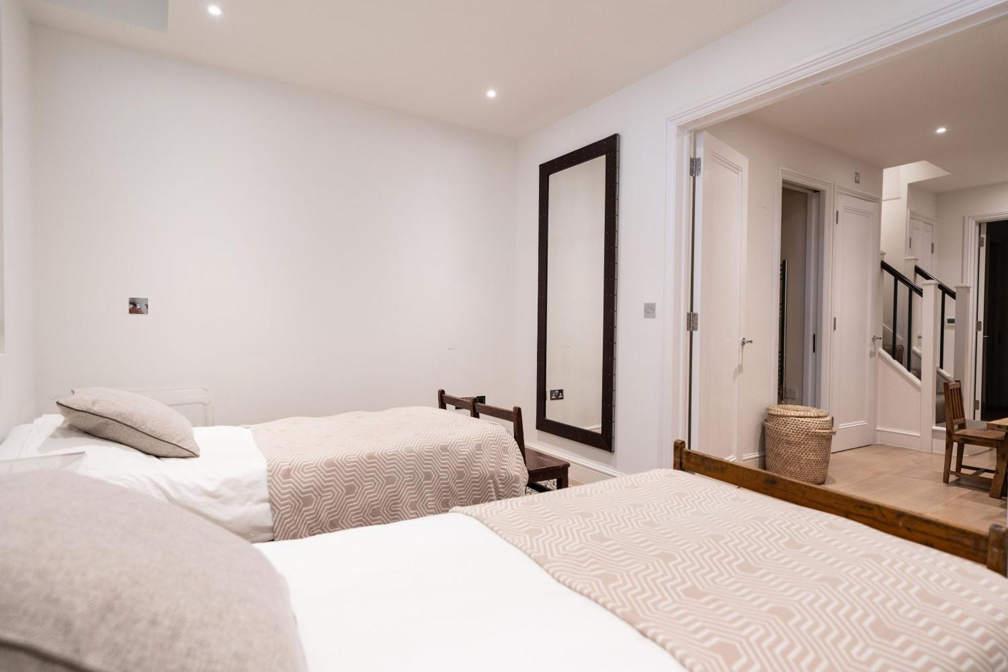 The Chelsea Place - Lovely 4bdr House With Terrace Apartment *