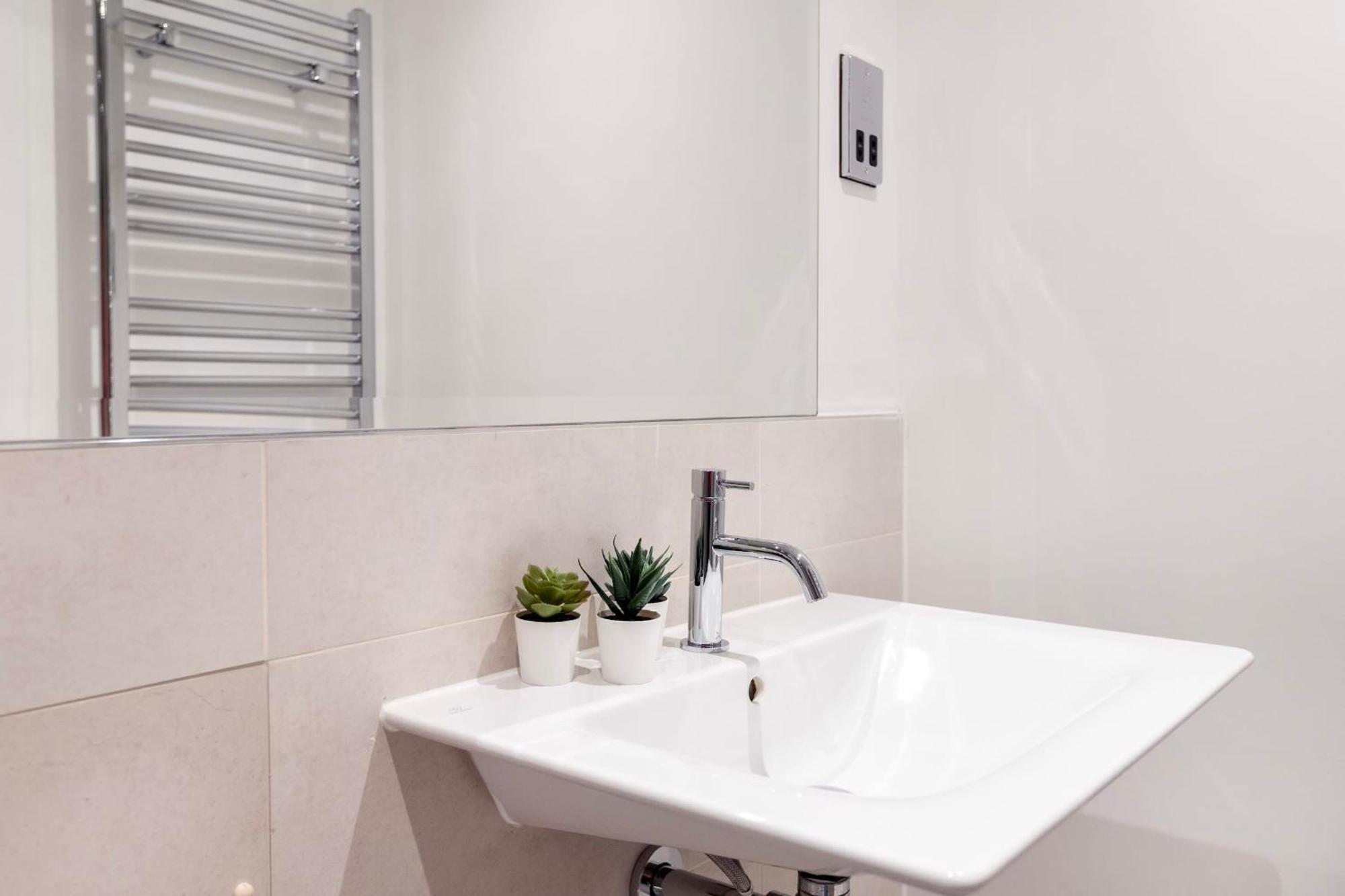 Soho & Fitzrovia With Balcony - Cityapartmentstay Londres
