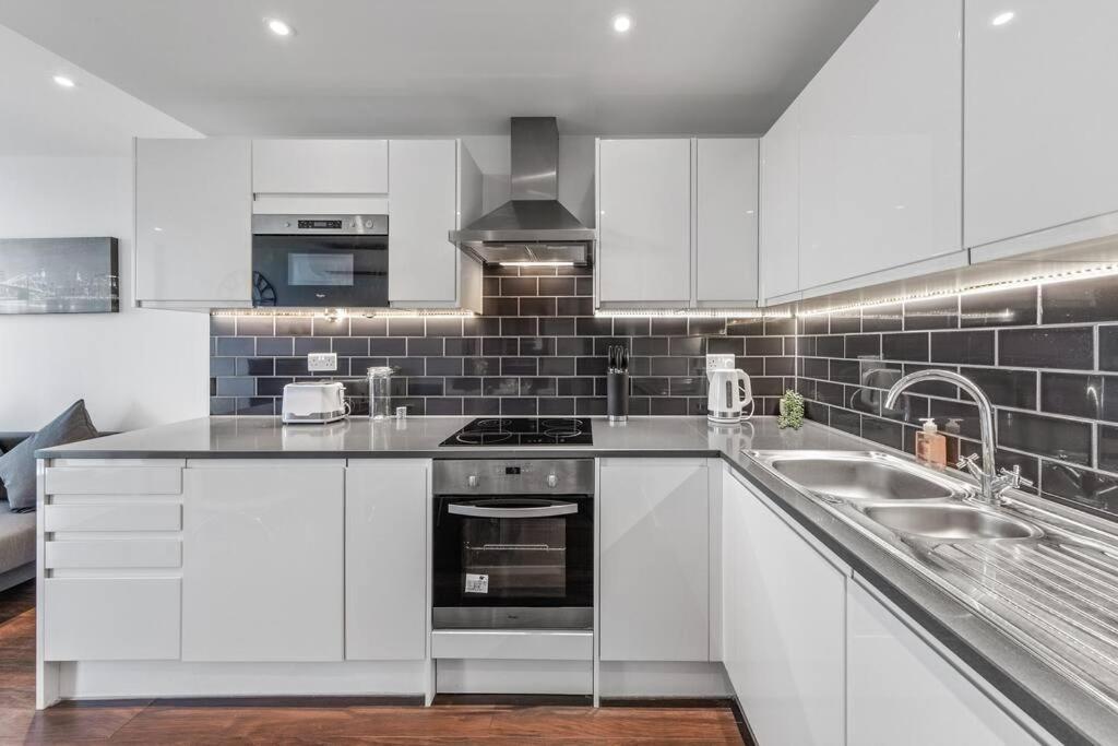 New 20 Mins From Waterloo Bp36 Apartment London