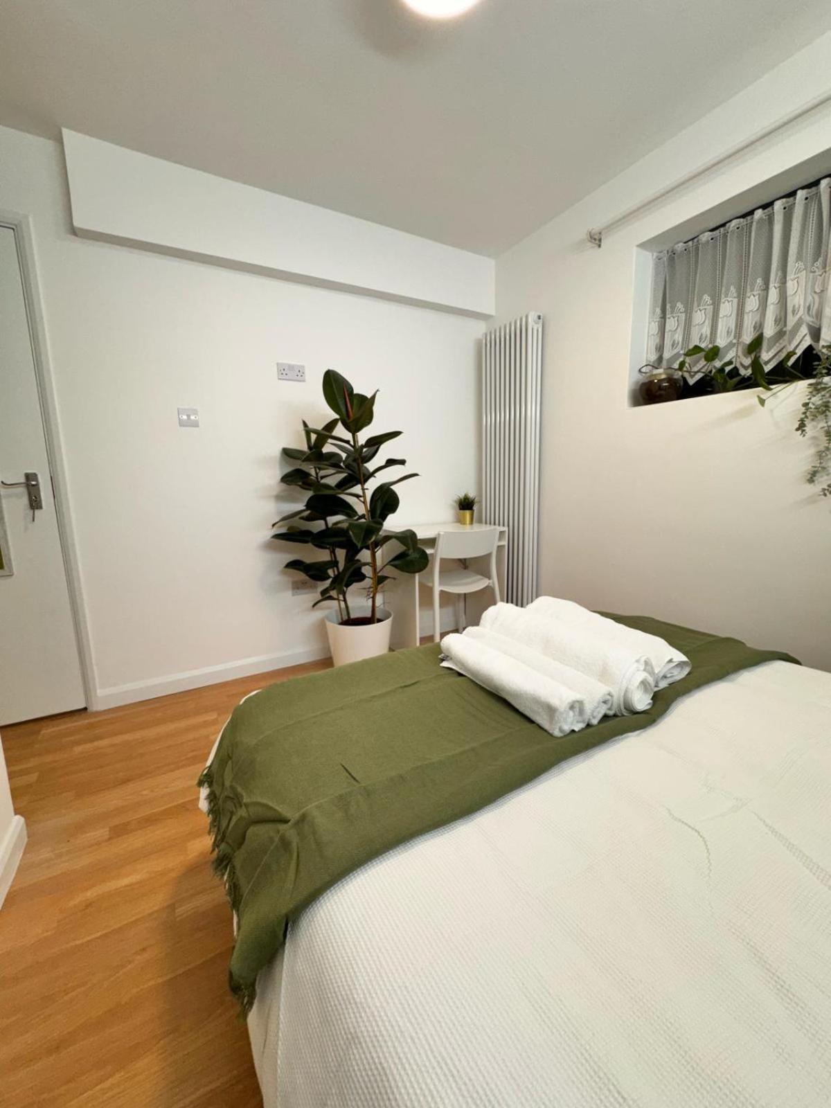 Luxury In Cross Harbour Londres