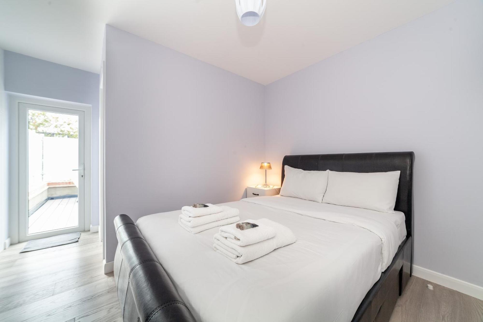 Charming New 1br Flat Wterrace, Shepherd's Bush Apartment