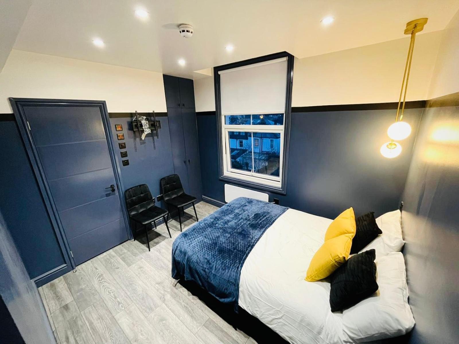 Guest house 39 Blue House Luxury Ensuite Ideal For Tourists London