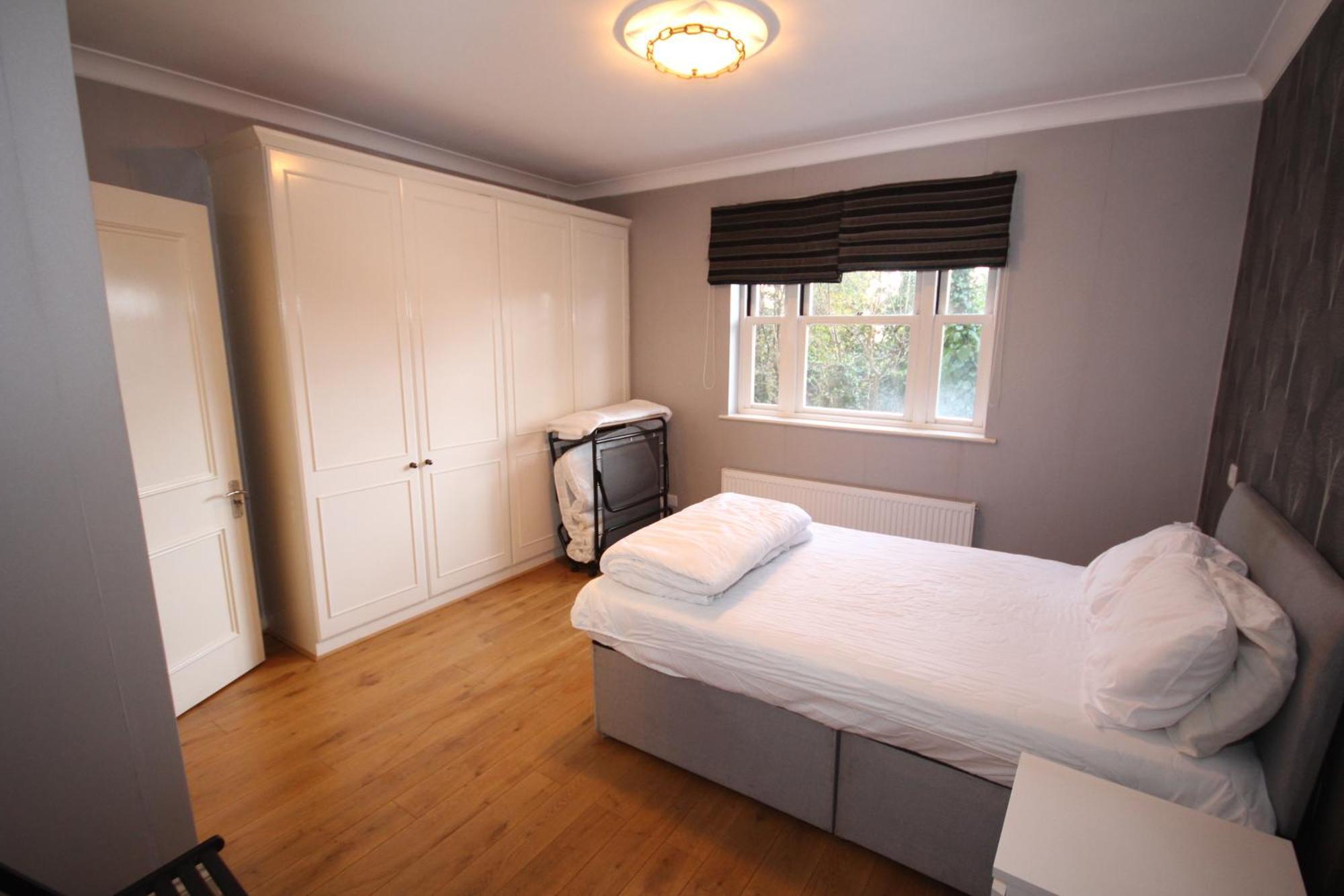 Harrow On The Hill Place Apartment *