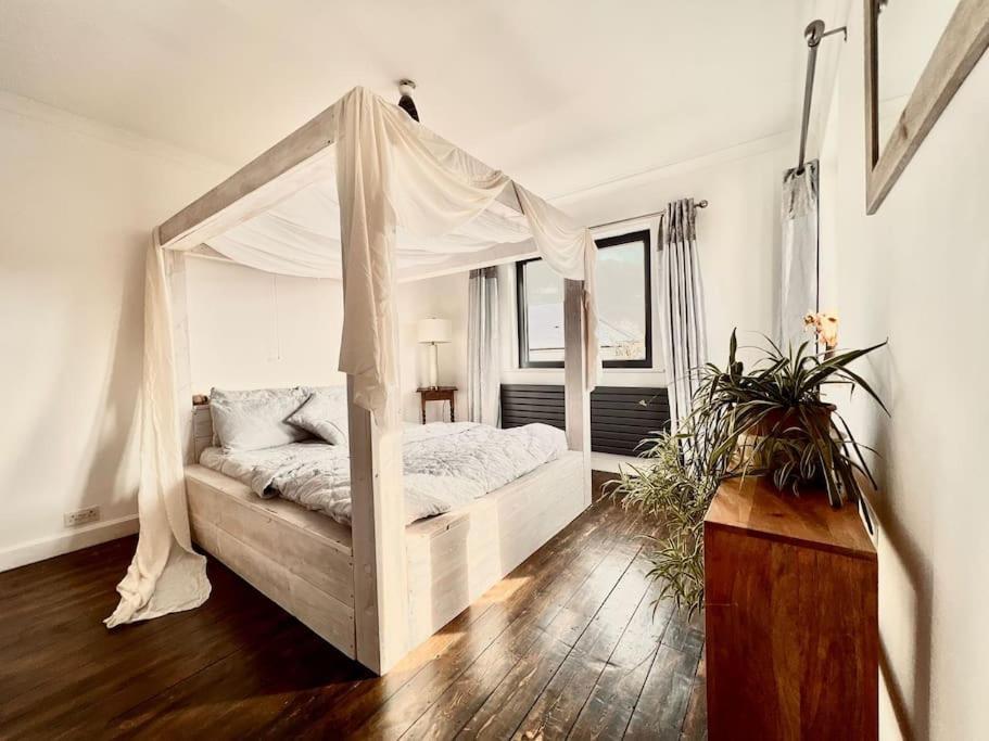 The Ridge - Luxury Designer With Hot Tub And Sauna, Bexley Borough Of Villa *