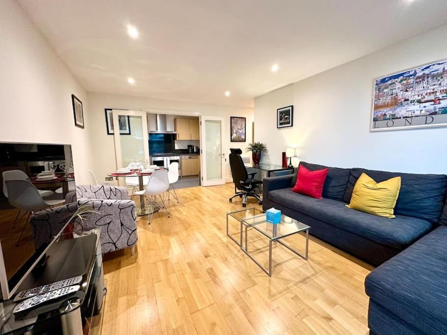 Stunning 2 Bed Thames River View - * London