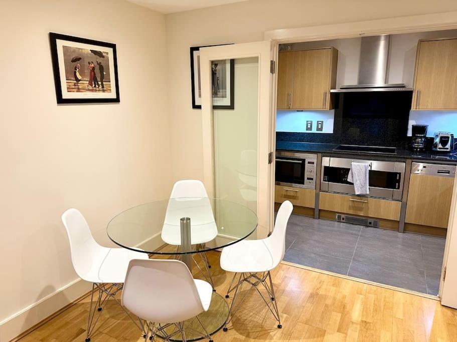 Stunning 2 Bed Thames River View - Apartment London